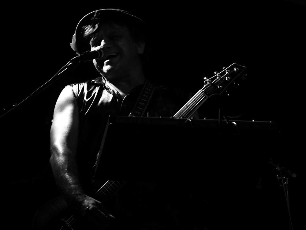 Chanteur guitariste Oliv Cartade